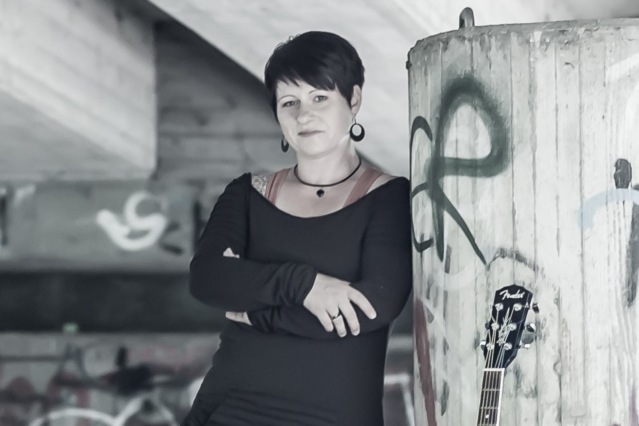 Sandra Dietze mit akustischer Livemusik